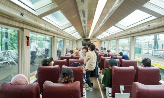 Fasilitas Mewah Kereta Panoramic Tarik Minat Ratusan Wisatawan