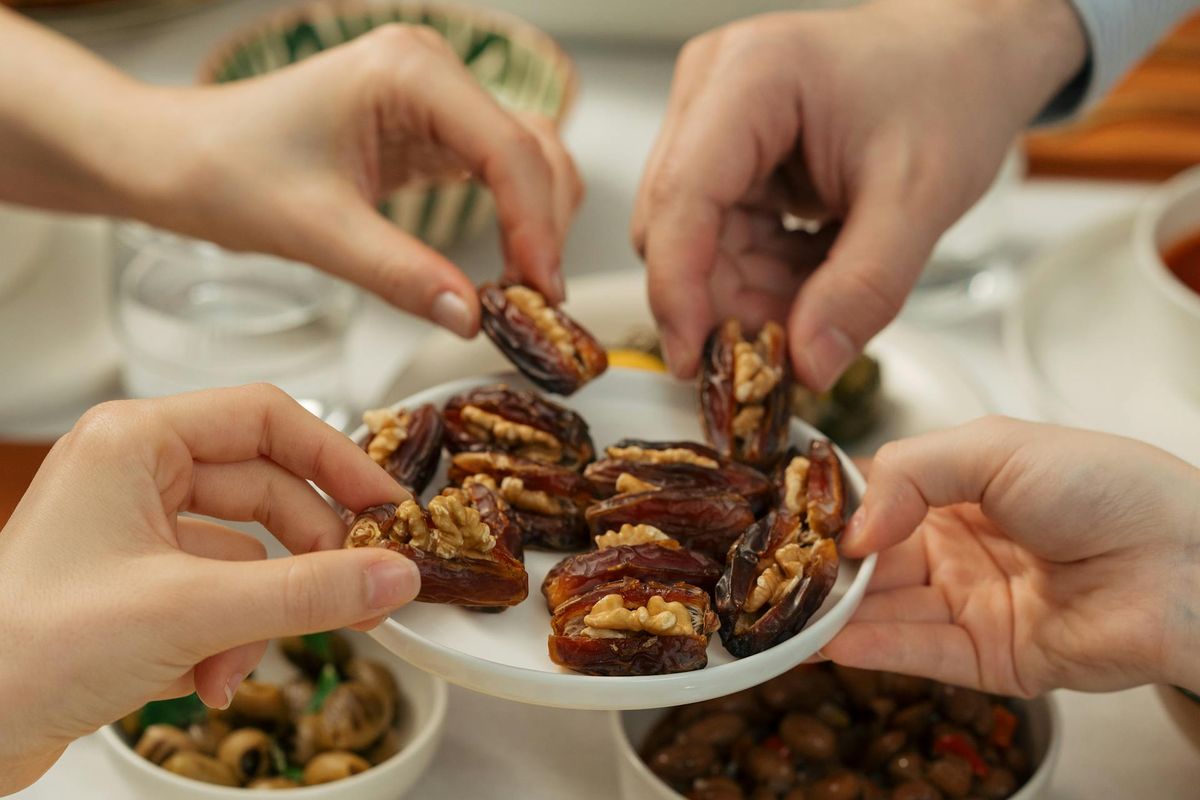 3 Tanda Kurma Sudah Kedaluwarsa, Kenali Biar Gak Sakit Perut