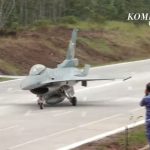 Momen Langka: Jet Tempur F-16 TNI AU “Jajal” Aspal Tol