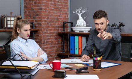 3 Cara Tepat Hadapi Lingkungan Kerja Toxic