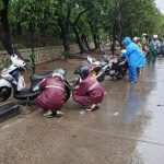 Awas Terjang Hujan! Siapkan Ini Biar Gak Mogok Di Jalan