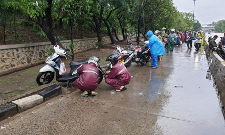 Awas Terjang Hujan! Siapkan Ini Biar Gak Mogok Di Jalan