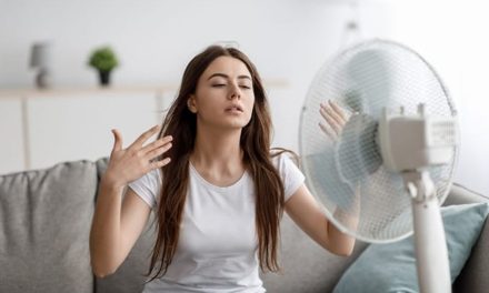 Gerah Banget! Ini 3 Trik Simpel Biar Tetap Adem Di Luar