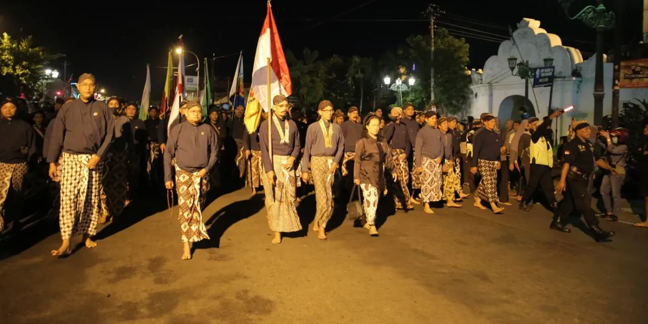 Mubeng Beteng: Ritual Sunyi Tengah Malam Jogja