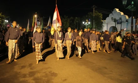 Mubeng Beteng: Ritual Sunyi Tengah Malam Jogja