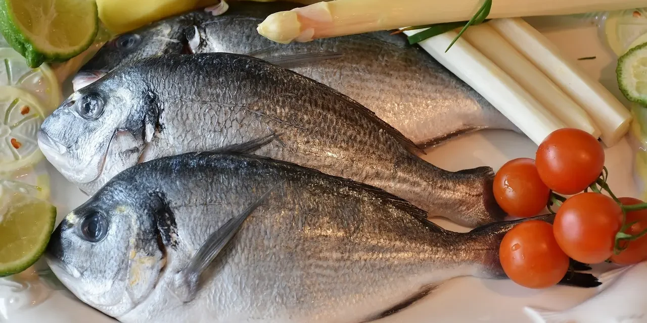 Cara Cepat Bersihkan Sisik Ikan Keras