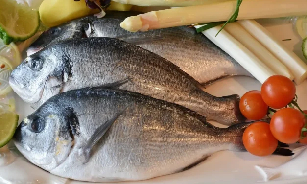 Cara Cepat Bersihkan Sisik Ikan Keras